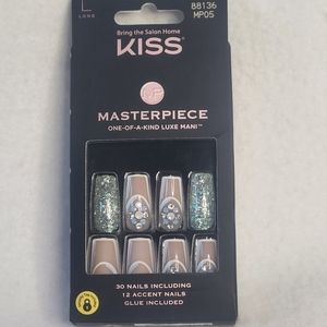 Kiss Masterpiece One-Of-A-Kind Luxe Manicure Press On Nails